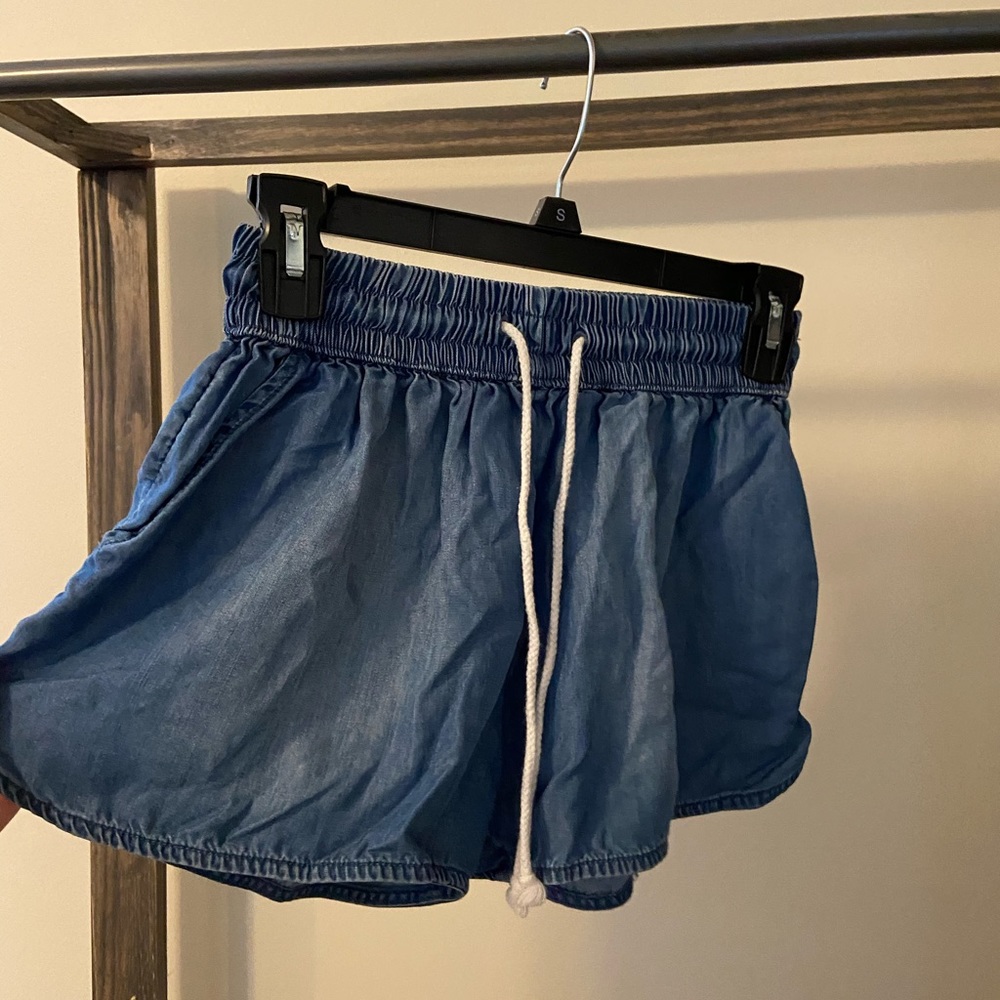 Loose denim shorts